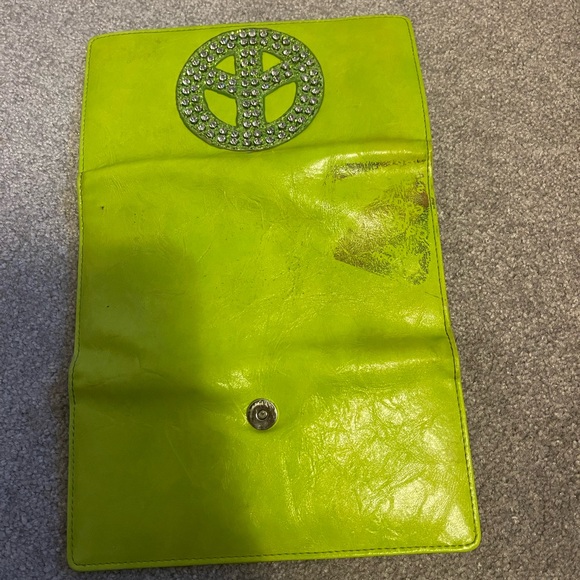 Light green wallet with ☮️ and sparkles on the front - Picture 2 of 5